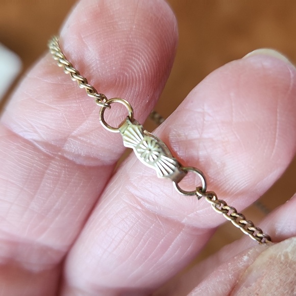 Elegant Gold and Black Pendant Necklace - Picture 6 of 13